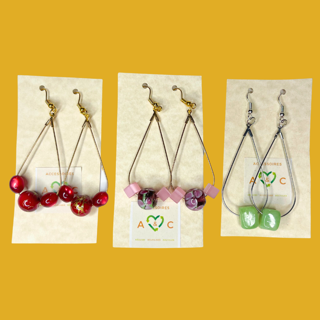 Boucles d'oreilles - Forme goutte dorée ou argentée avec perles colorées