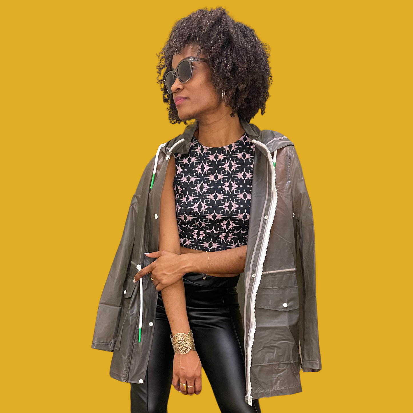 Veste - Imperméable gris transparent avec détails blancs et verts taille L