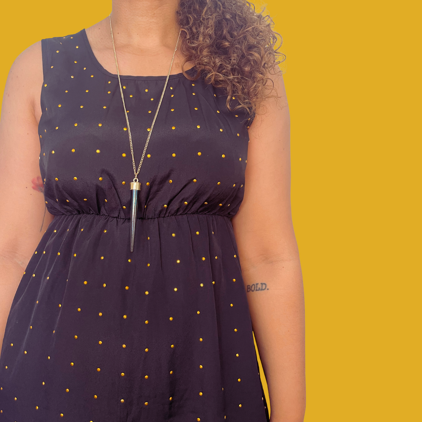 y. Necklace - Black cone and golden chain