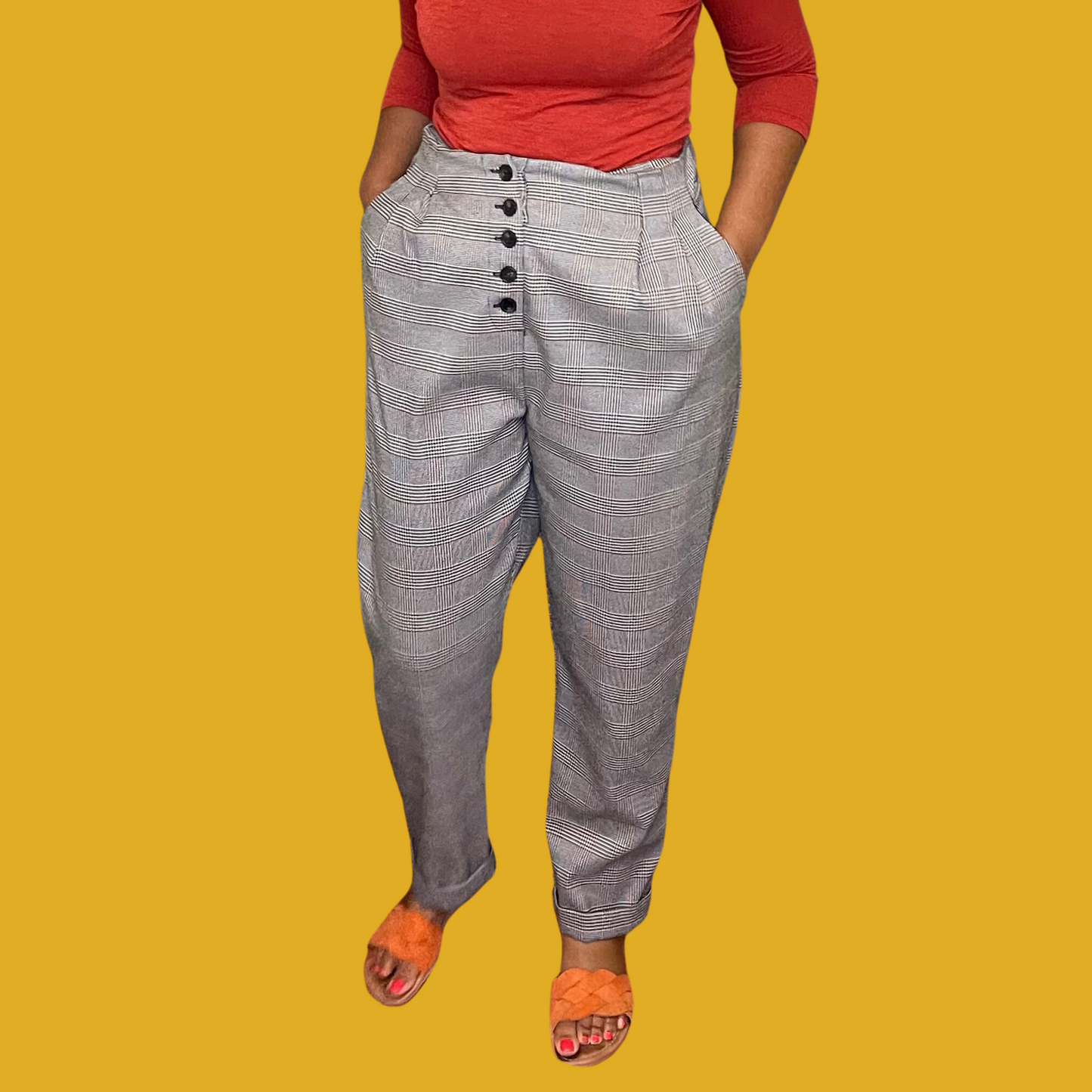 Pants - High waisted houndstooth with 5 buttons on the front size XL