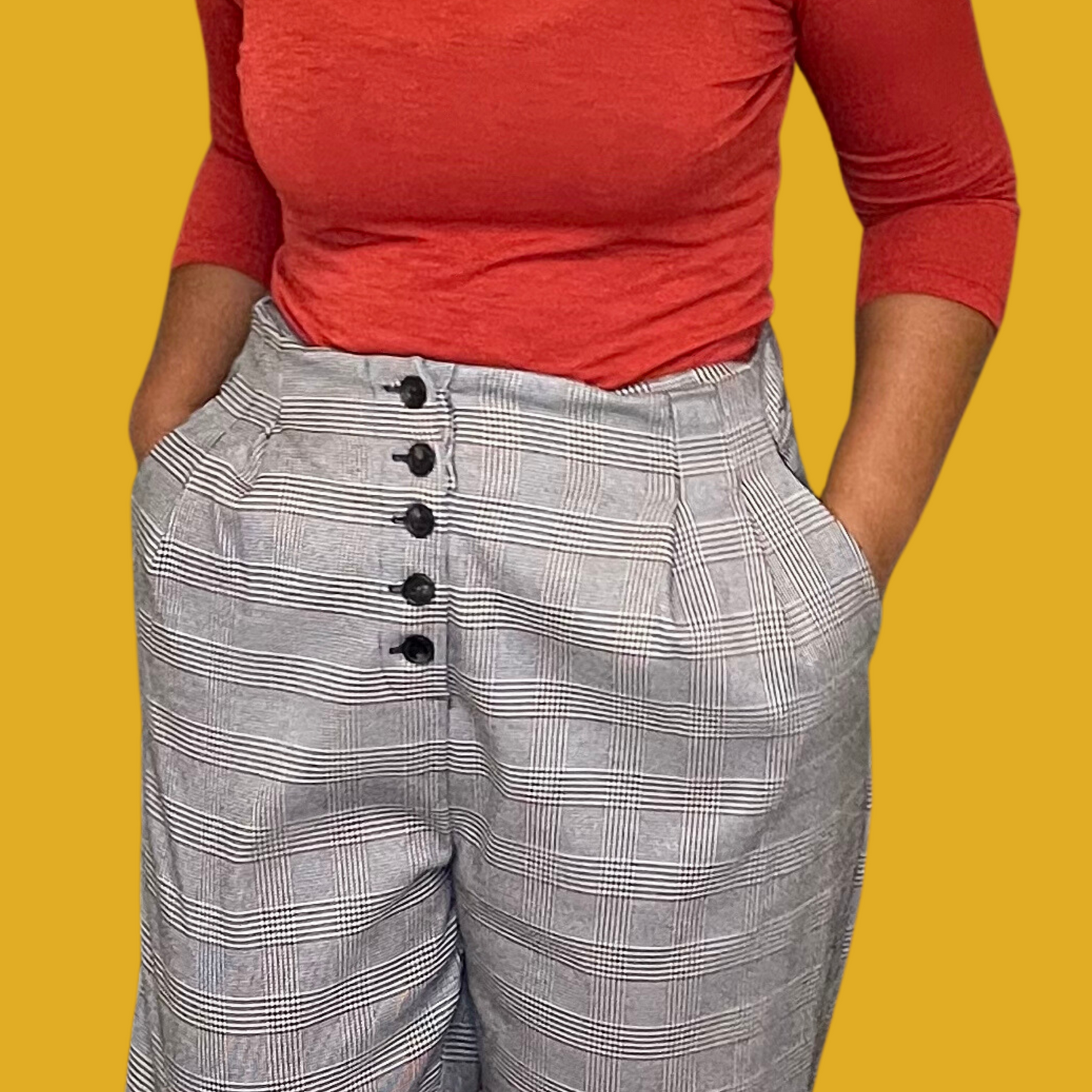Pants - High waisted houndstooth with 5 buttons on the front size XL